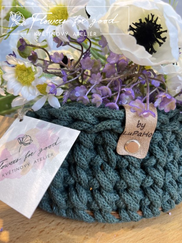 Venkovský puget lučního kvítí v exklusivním háčkovaném obalu od LuPaHo