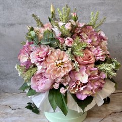 Megalomanský flower box plný neodolatelných květů