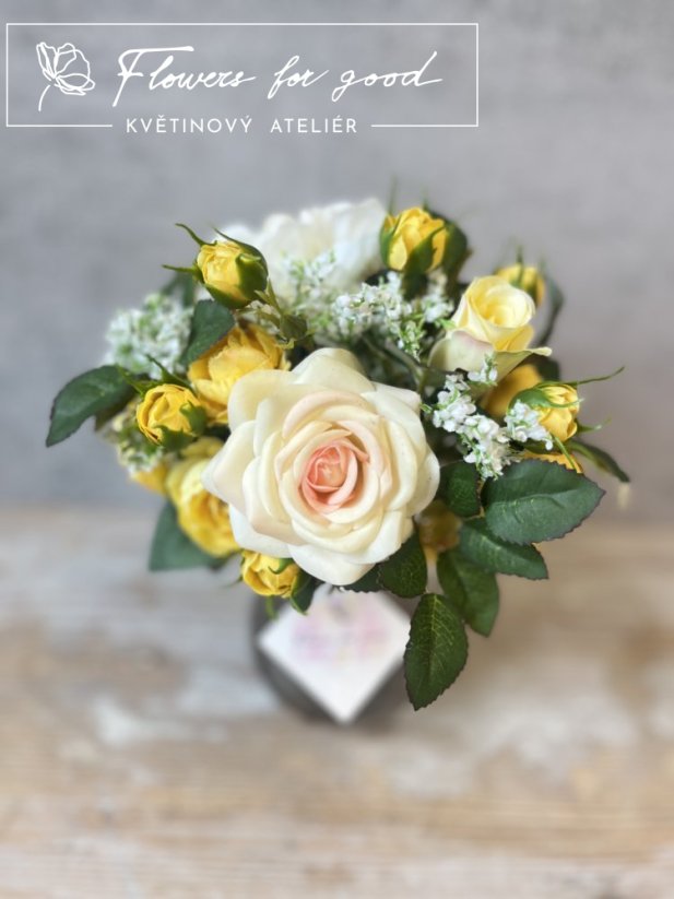 Láska plná růží ve skle s "umělou vodou"