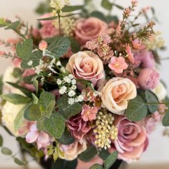 Romantický flowerbox v růžové