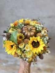 Podzimní dekorace v háčkovaném košíku ala dýně