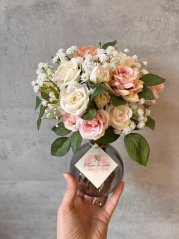 Láska plná růží ve skle s "umělou vodou"