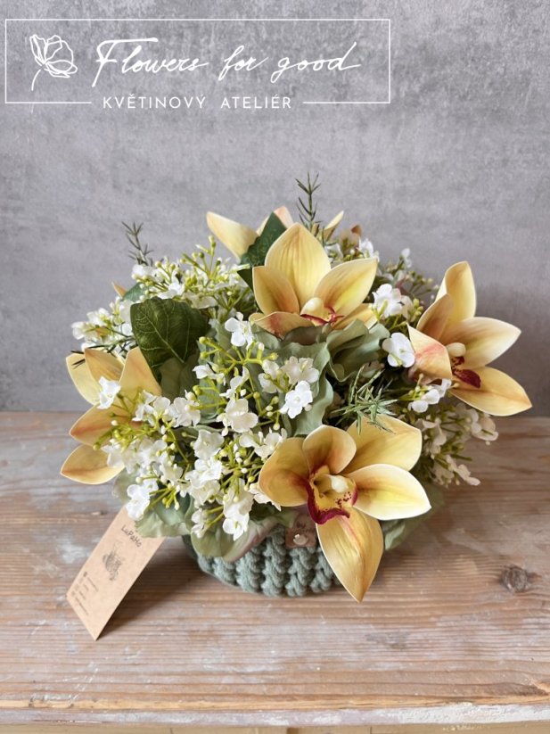 Aranžmá s orchidejemi v exkluzivním háčkovaném obalu od LuPaHo