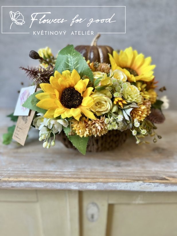 Podzimní dekorace v háčkovaném košíku ala dýně