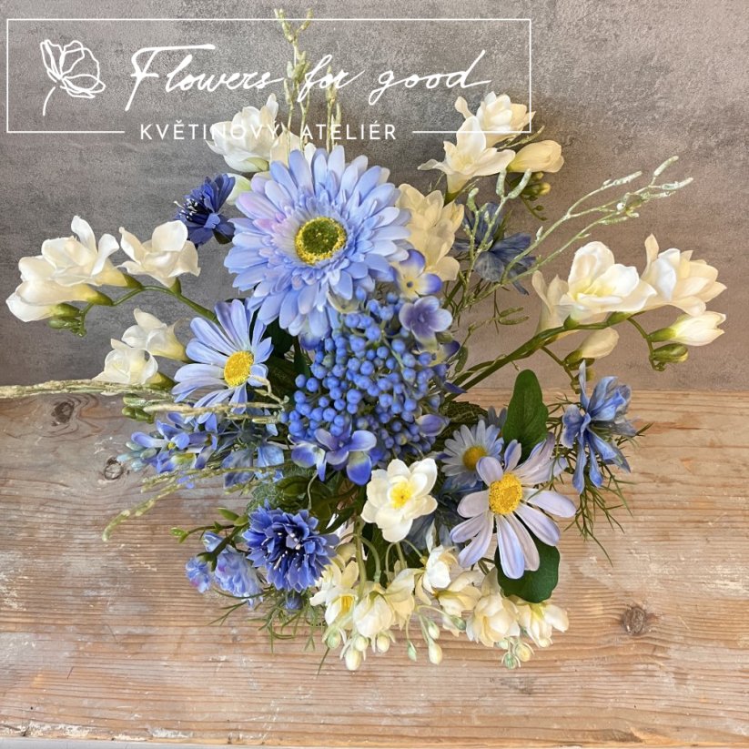 Modré kvítí ve váze s "umělou vodou"