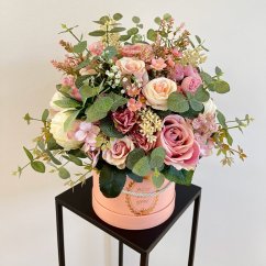 Romantický flowerbox v růžové