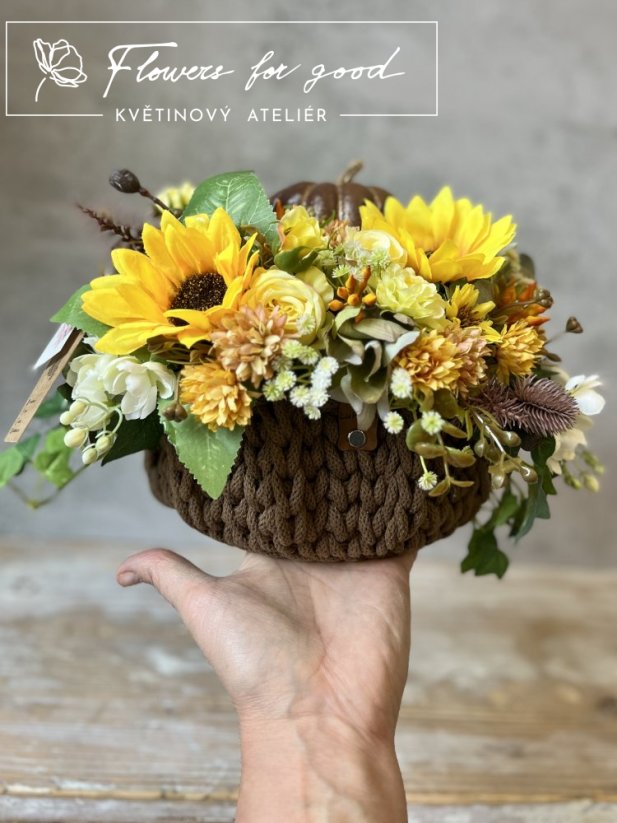 Podzimní dekorace v háčkovaném košíku ala dýně