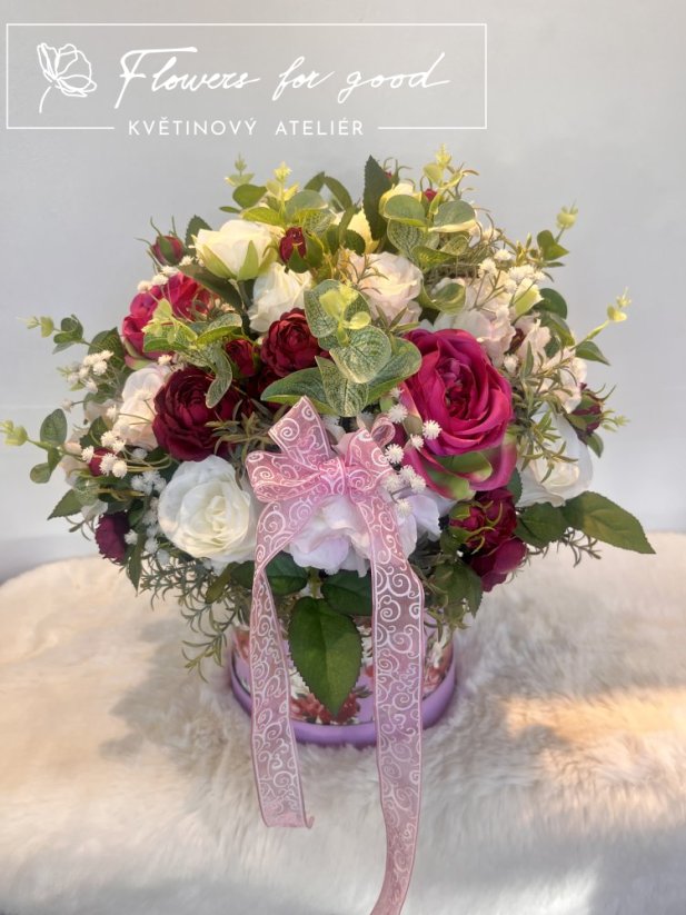 Mega flower box plný růží pro speciální příležitost