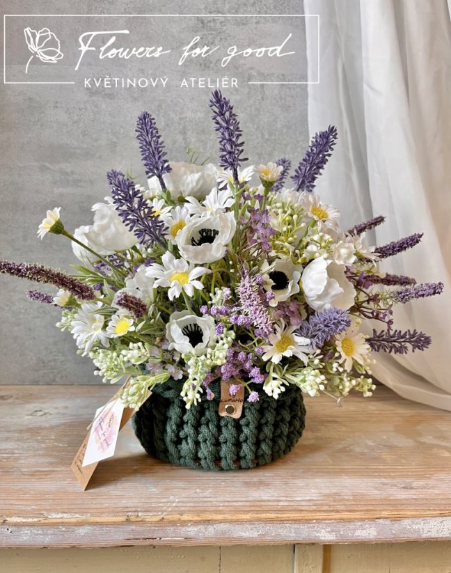 Venkovský puget lučního kvítí v exklusivním háčkovaném obalu od LuPaHo