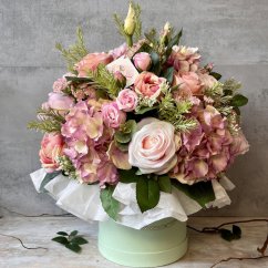 Megalomanský flower box plný neodolatelných květů