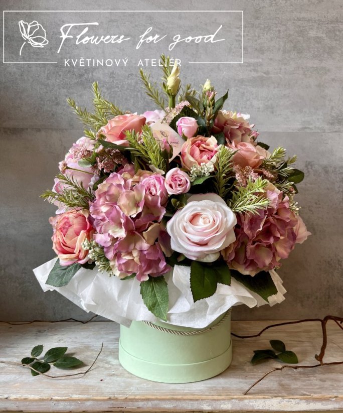 Megalomanský flower box plný neodolatelných květů