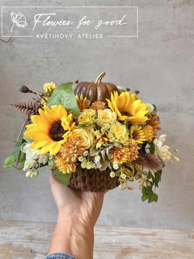 Podzimní dekorace v háčkovaném košíku ala dýně