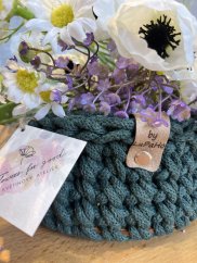 Venkovský puget lučního kvítí v exklusivním háčkovaném obalu od LuPaHo