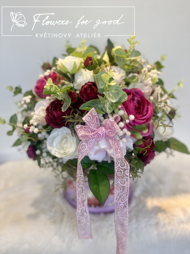 Mega flower box plný růží pro speciální příležitost
