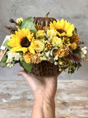 Podzimní dekorace v háčkovaném košíku ala dýně