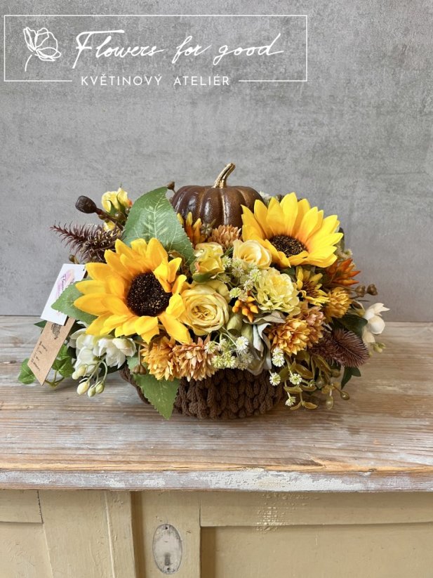 Podzimní dekorace v háčkovaném košíku ala dýně